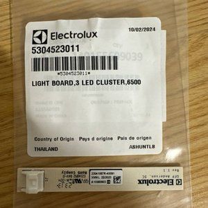 5304523011 - OEM FRIGIDAIRE REFRIGERATOR LED LIGHT BOARD brand new